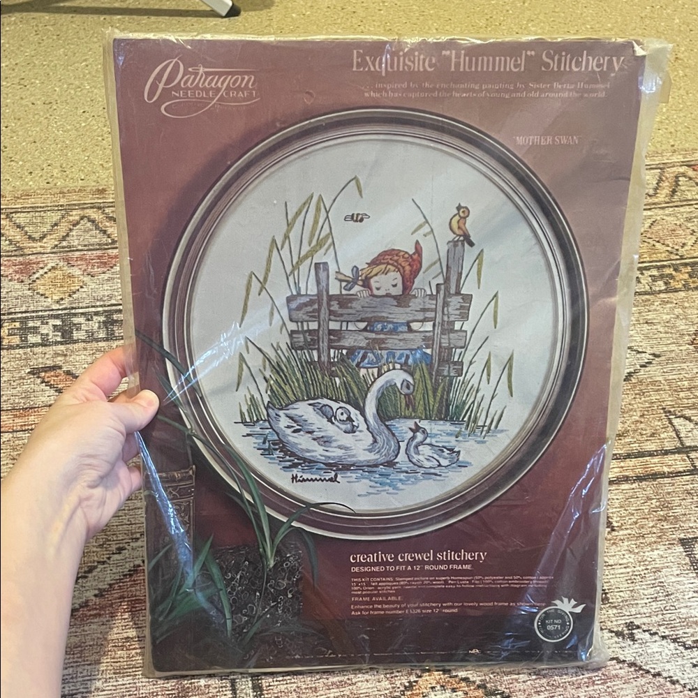 Paragon Needlepoint Kit - Exquisite Hummel Mother Swan